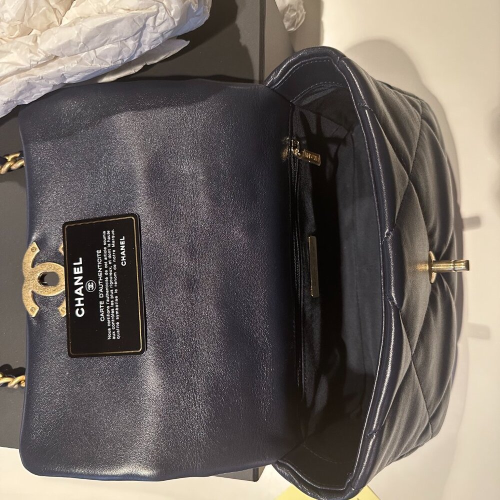 Chanel Navy 19 (Medium) - Picture 3 of 5